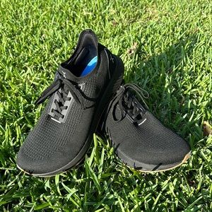 Run and hurry! Get these Flux Adapt Runner in black with gum sole now.